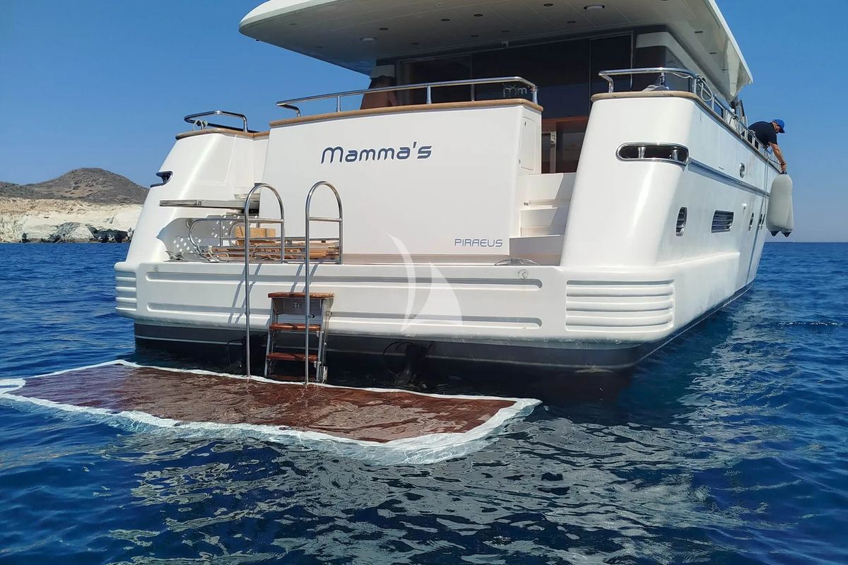 Exterior view of Mamma's, a Sanlorenzo San Lorenzo SL 82 yacht at Athens, Greece
