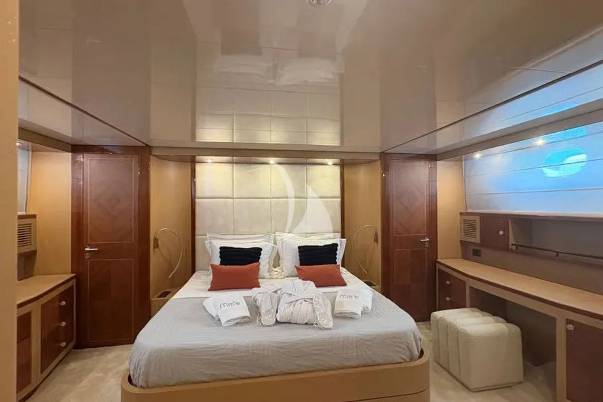 Cabin on Mamma's, a Sanlorenzo San Lorenzo SL 82 yacht at Athens, Greece