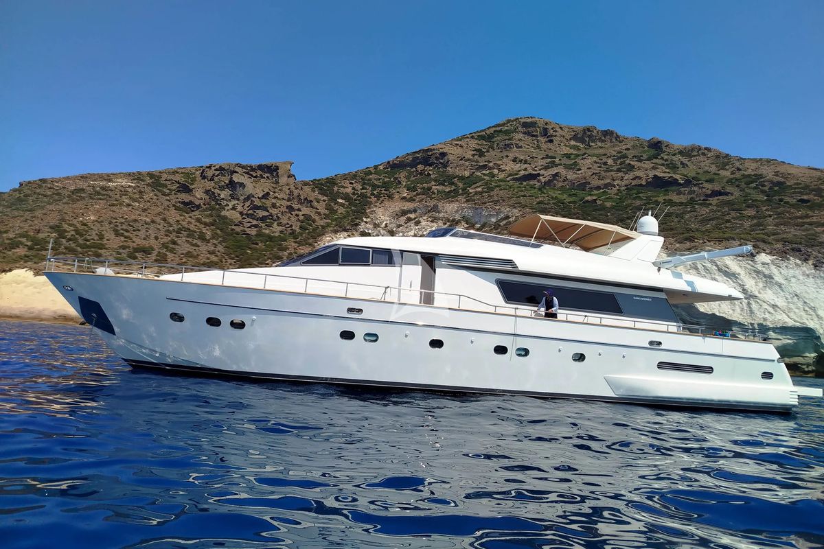 Exterior view of Mamma's, a Sanlorenzo San Lorenzo SL 82 yacht at Athens, Greece