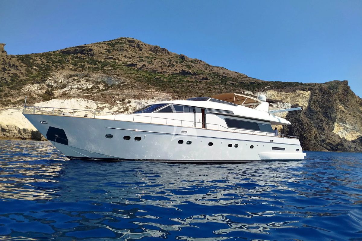 Exterior view of Mamma's, a Sanlorenzo San Lorenzo SL 82 yacht at Athens, Greece
