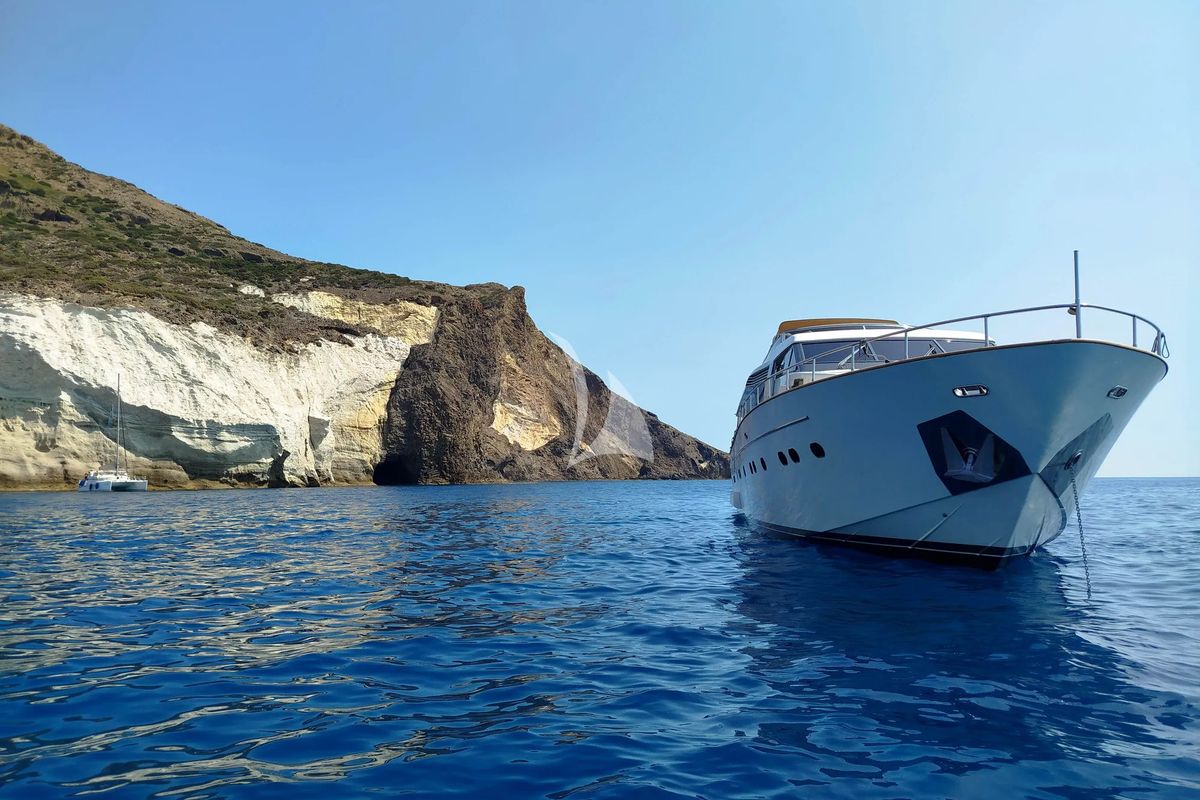 Exterior view of Mamma's, a Sanlorenzo San Lorenzo SL 82 yacht at Athens, Greece
