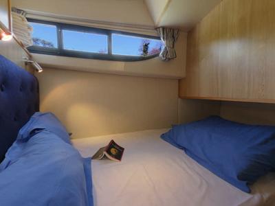 Cabin on Magnifique - Comfort 28, a Cygnet Magnifique motorboat at Fontenoy-le-Château, France