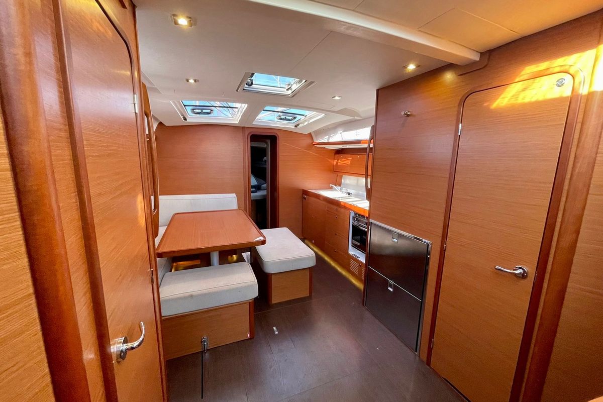 Salon of Fulham , a Dufour 460 Grand Large sailboat at Dénia, Spain