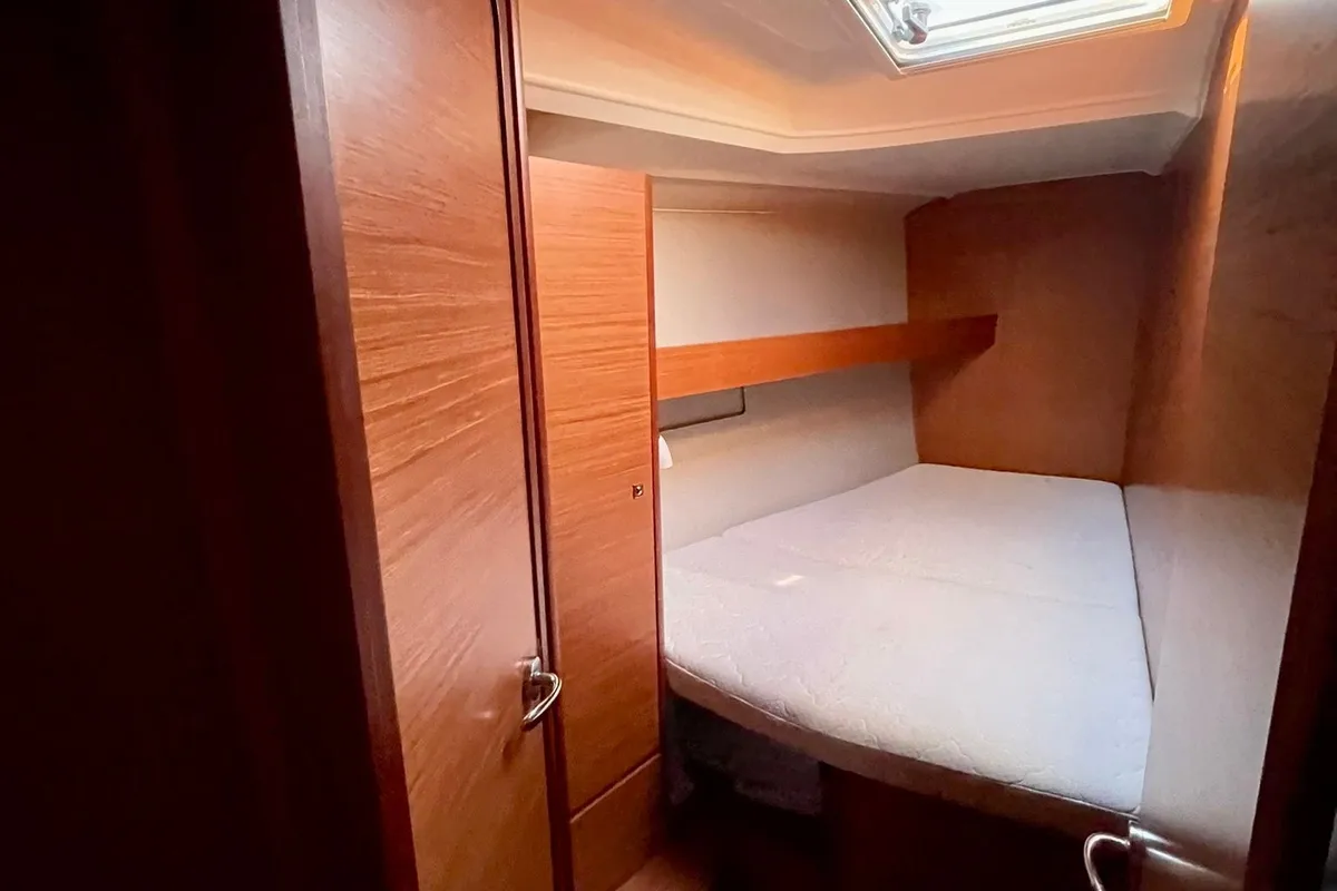 Cabin on Fulham , a Dufour 460 Grand Large sailboat at Dénia, Spain