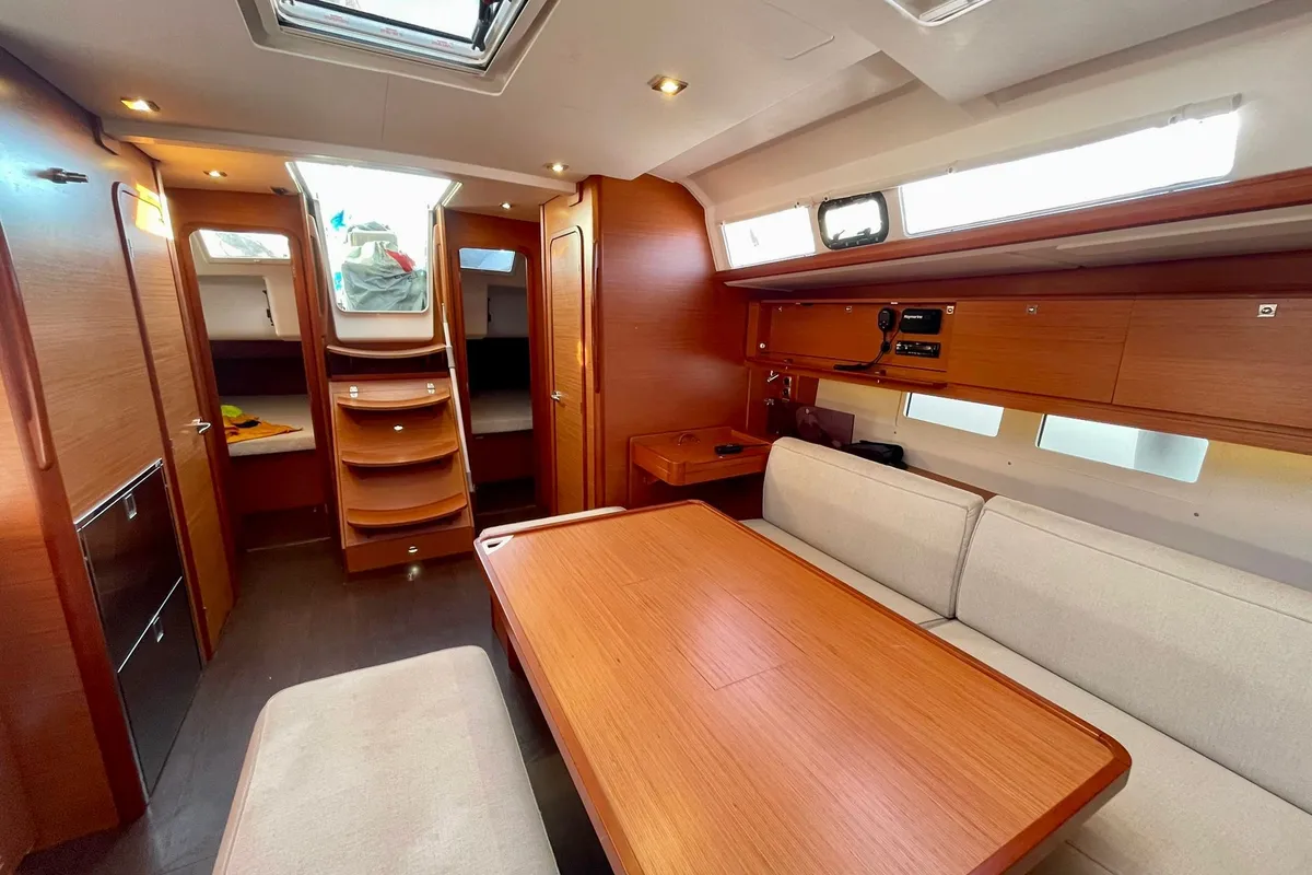 Salon of Fulham , a Dufour 460 Grand Large sailboat at Dénia, Spain