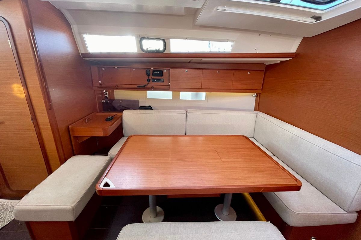 Salon of Fulham , a Dufour 460 Grand Large sailboat at Dénia, Spain