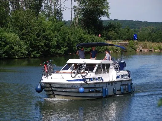 2510, a Tarpon Tarpon 37 N motorboat at Savoyeux, France