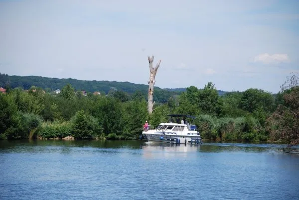 2510, a Tarpon Tarpon 37 N motorboat at Savoyeux, France