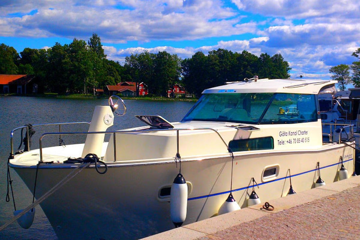 Exterior view of Linnea, a Delphia Yachts Delphia Escape 800 motorboat at Motala, Sweden