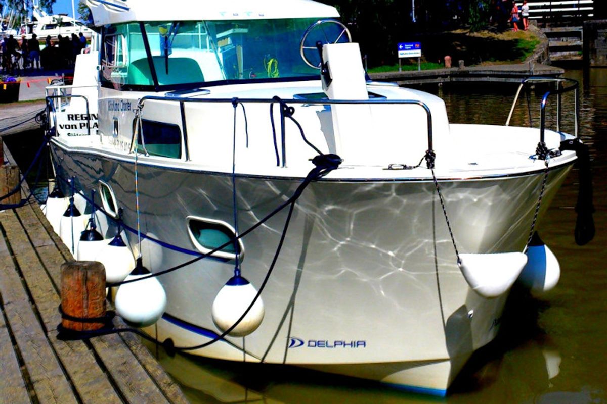 Exterior view of Linnea, a Delphia Yachts Delphia Escape 800 motorboat at Motala, Sweden