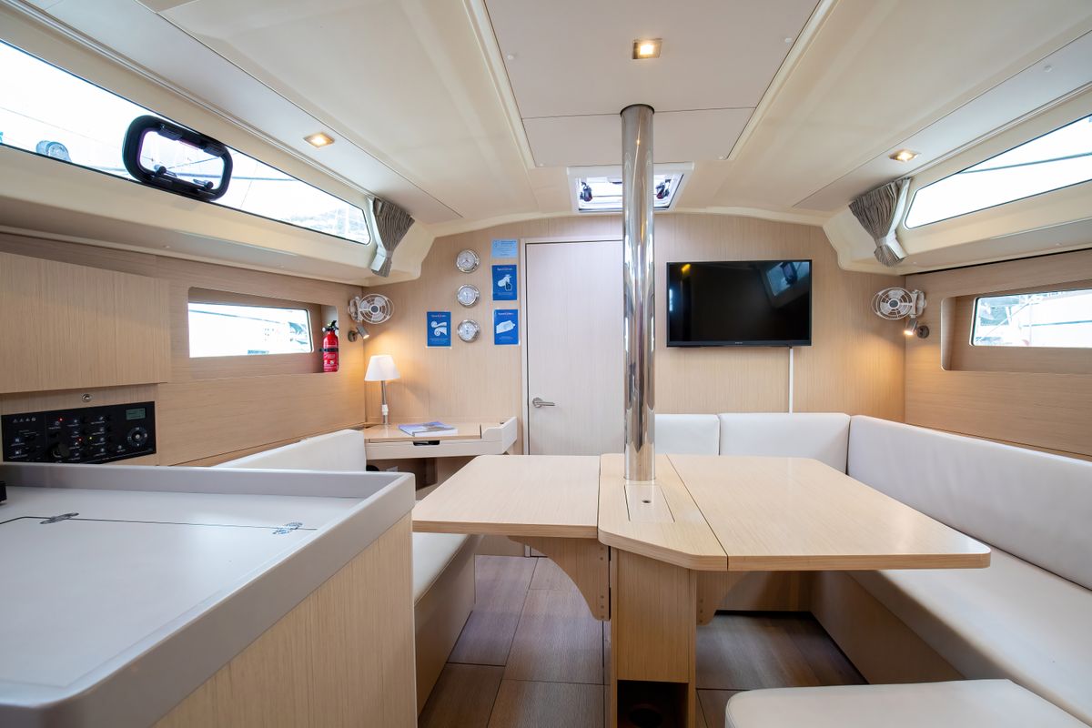 Salon of Arianna, a Beneteau Oceanis 41.1 sailboat at Capo d'Orlando, Italy