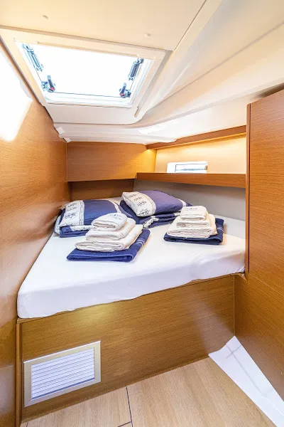 Cabin on Freki, a Jeanneau Sun Odyssey 490 sailboat at Primošten, Croatia