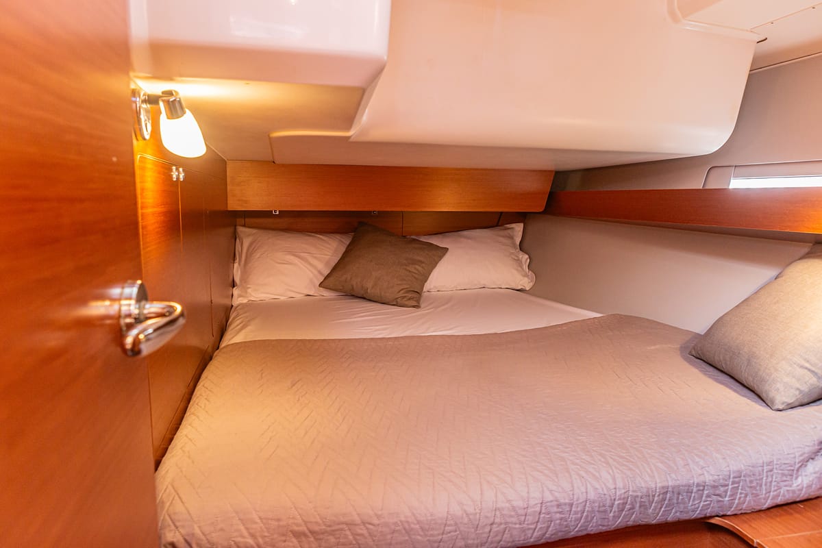 Cabin on Mania Planet, a Dufour 460 Grand Large sailboat at Tonnarella, Italy