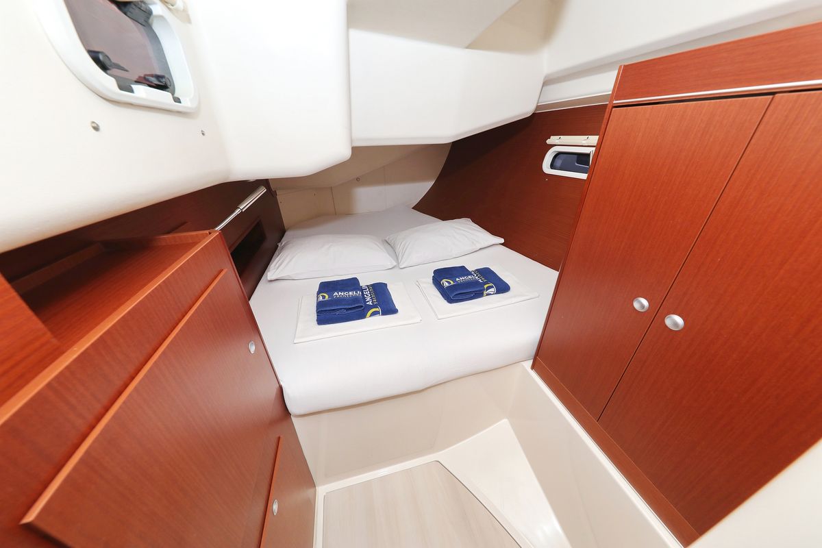 Cabin on Kulfoldi Panna, a Hanse Yachts Hanse 455 sailboat at Općina Sukošan, Croatia