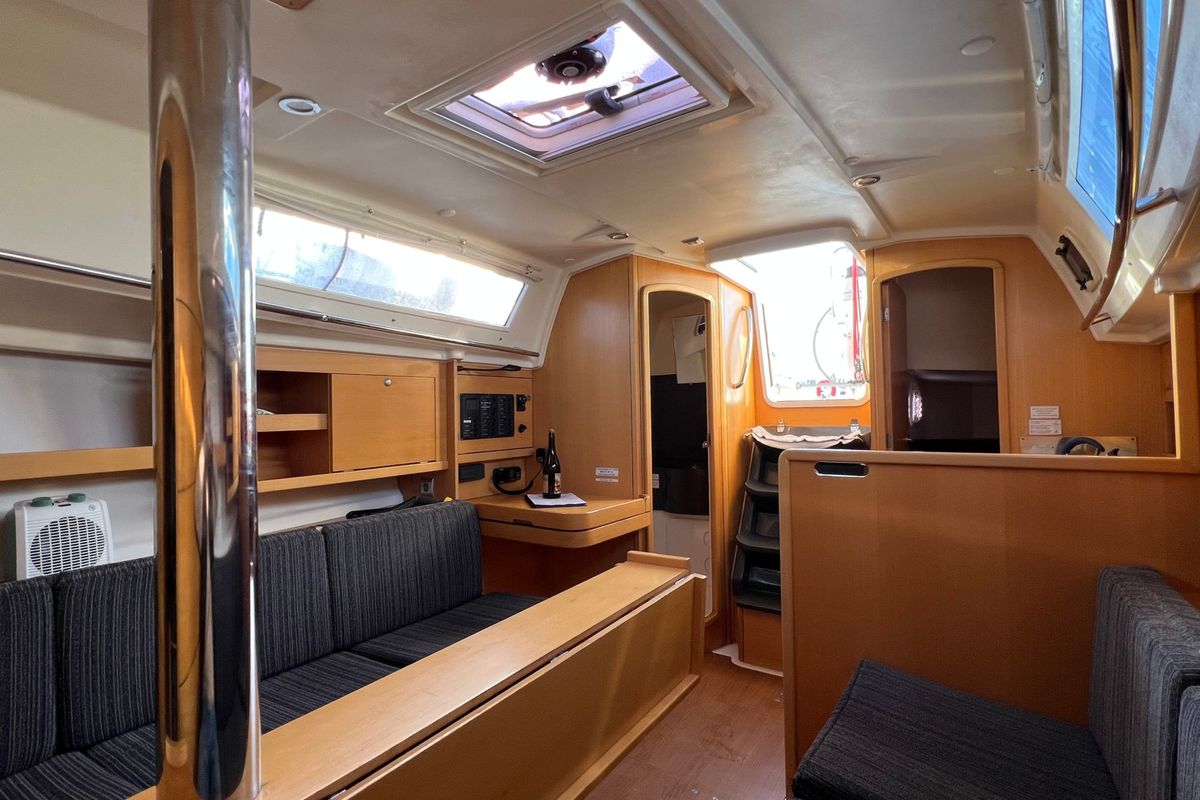 Salon of Kelsyo, a Delphia Yachts Delphia 31 sailboat at Port Navalo, France