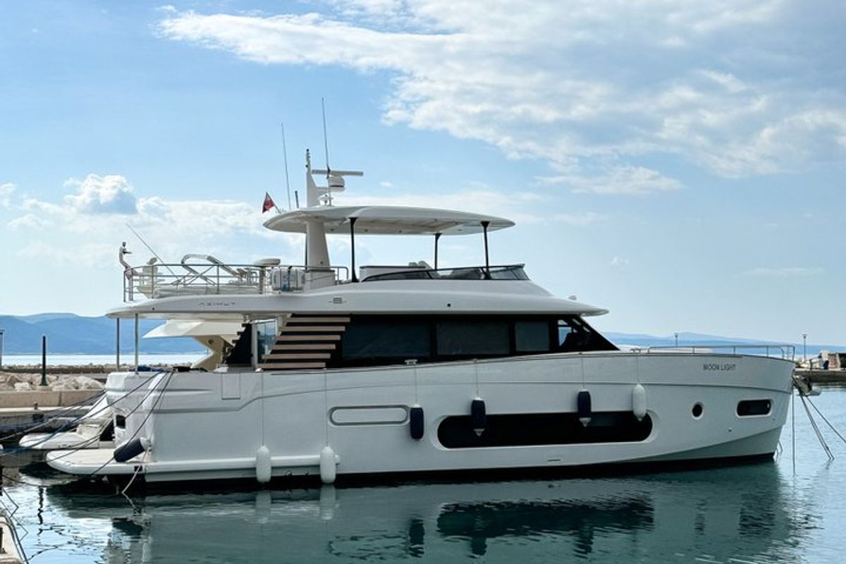 Exterior view of Moon light, a Azimut Magellano 66 yacht at Općina Sukošan, Croatia