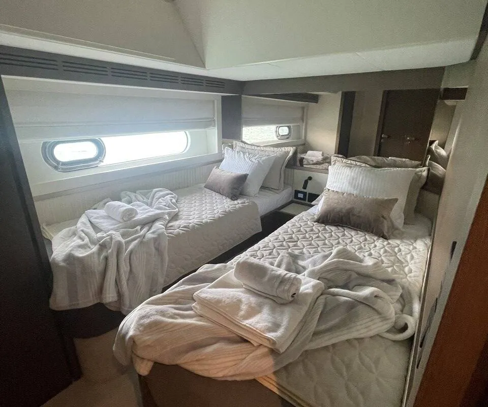 Cabin on Moon light, a Azimut Magellano 66 yacht at Općina Sukošan, Croatia