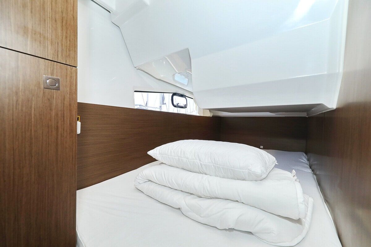 Cabin on Tana, a Jeanneau Merry Fisher 1095 Fly motorboat at Pirovac, Croatia