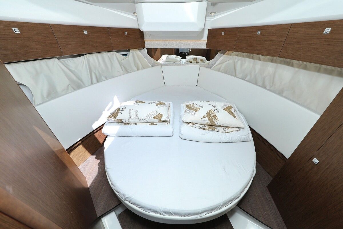 Cabin on Tana, a Jeanneau Merry Fisher 1095 Fly motorboat at Pirovac, Croatia