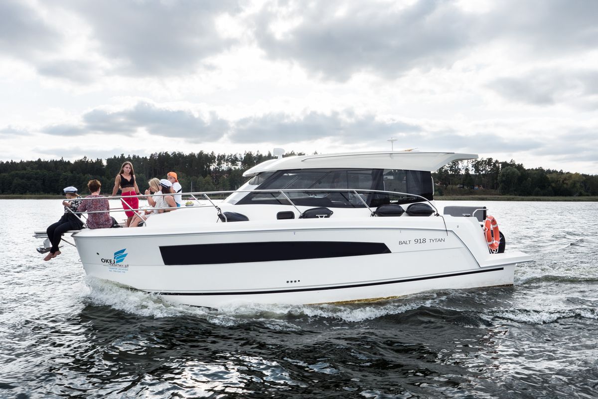 Exterior view of Balt 918 - 3 cab., a Balt 918 Titanium motorboat at Wilkasy, Poland