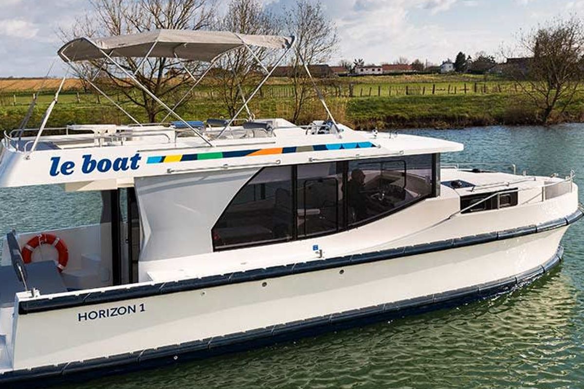 Exterior view of Horizon 1 - Premier 17, a Cygnet Horizon 1 motorboat at Borough of Runnymede, United Kingdom