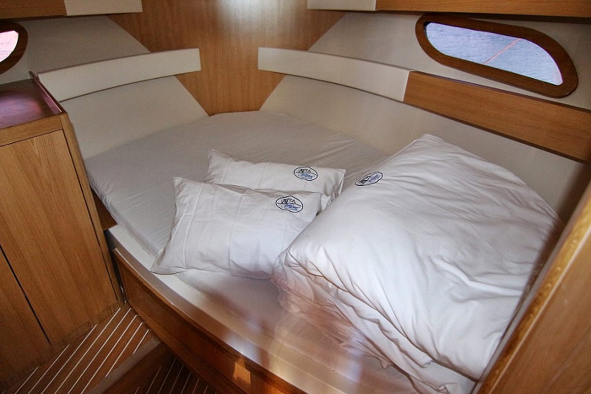 Cabin on Mirta, a SAS - Vektor Adriana 36 motorboat at Općina Sukošan, Croatia