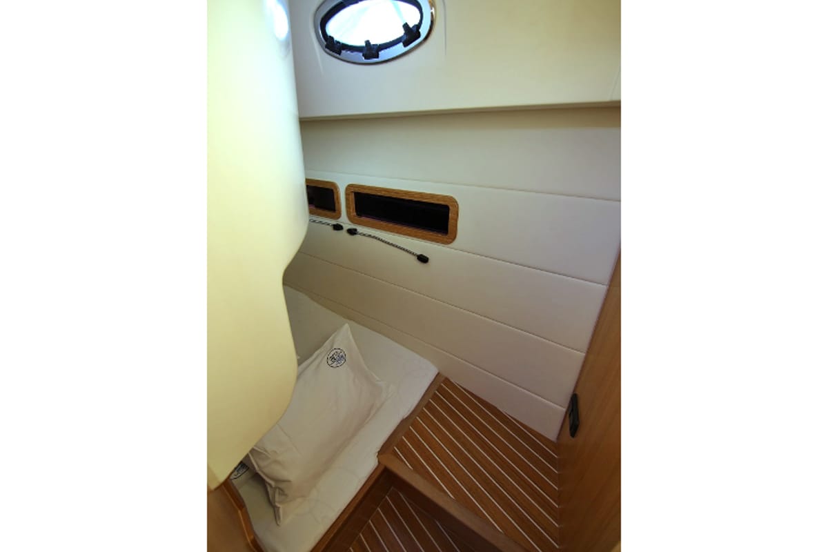 Cabin on Mirta, a SAS - Vektor Adriana 36 motorboat at Općina Sukošan, Croatia