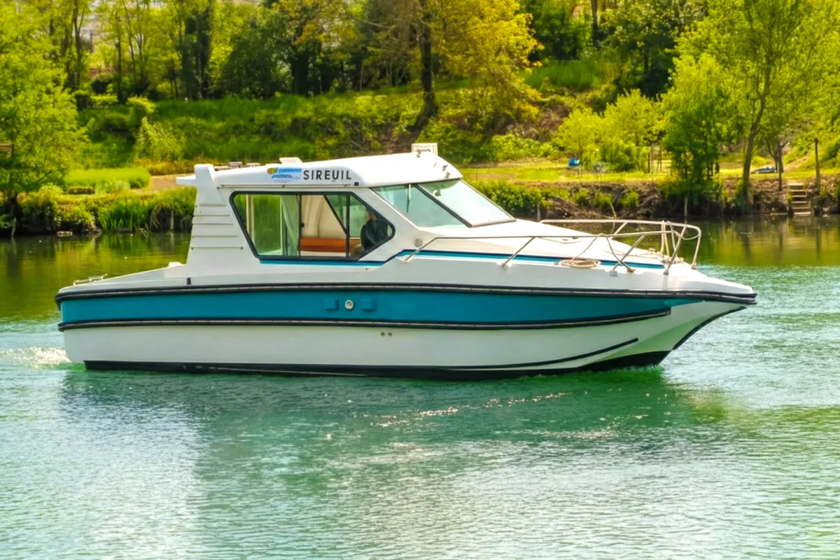 Cruiser Classic 2/3 Pers., a Nicols Nicols Sedan 800 motorboat at Sireuil, France