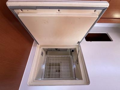 Galley of Vanessa M, a Beneteau Oceanis 50 Family sailboat at Municipal Unit of Ellomenos, Greece
