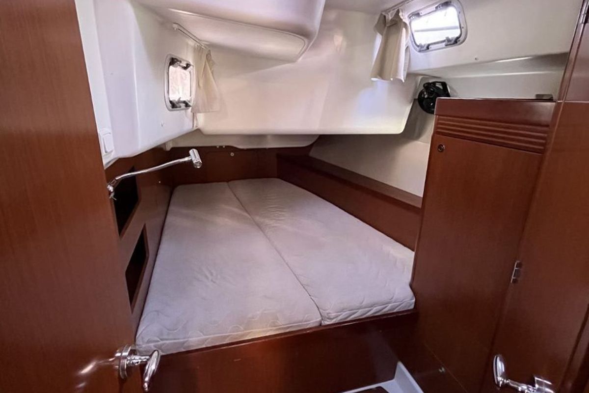 Cabin on Vanessa M, a Beneteau Oceanis 50 Family sailboat at Municipal Unit of Ellomenos, Greece