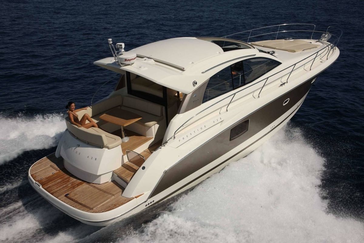 Exterior view of Pato, a Prestige 440 motorboat at Giardini Naxos, Italy