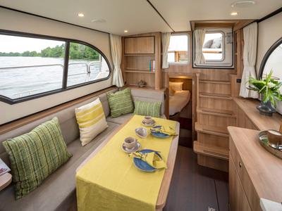 Salon of L'Épicurien, a Linssen 35 SL motorboat at Le Landeron, Switzerland