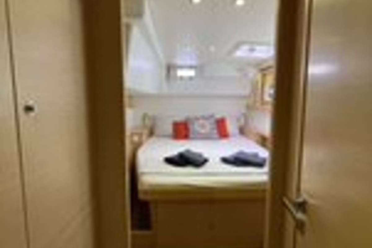 Cabin on Zia Nella, a Lagoon 450 Fly catamaran at Grad Vis, Croatia