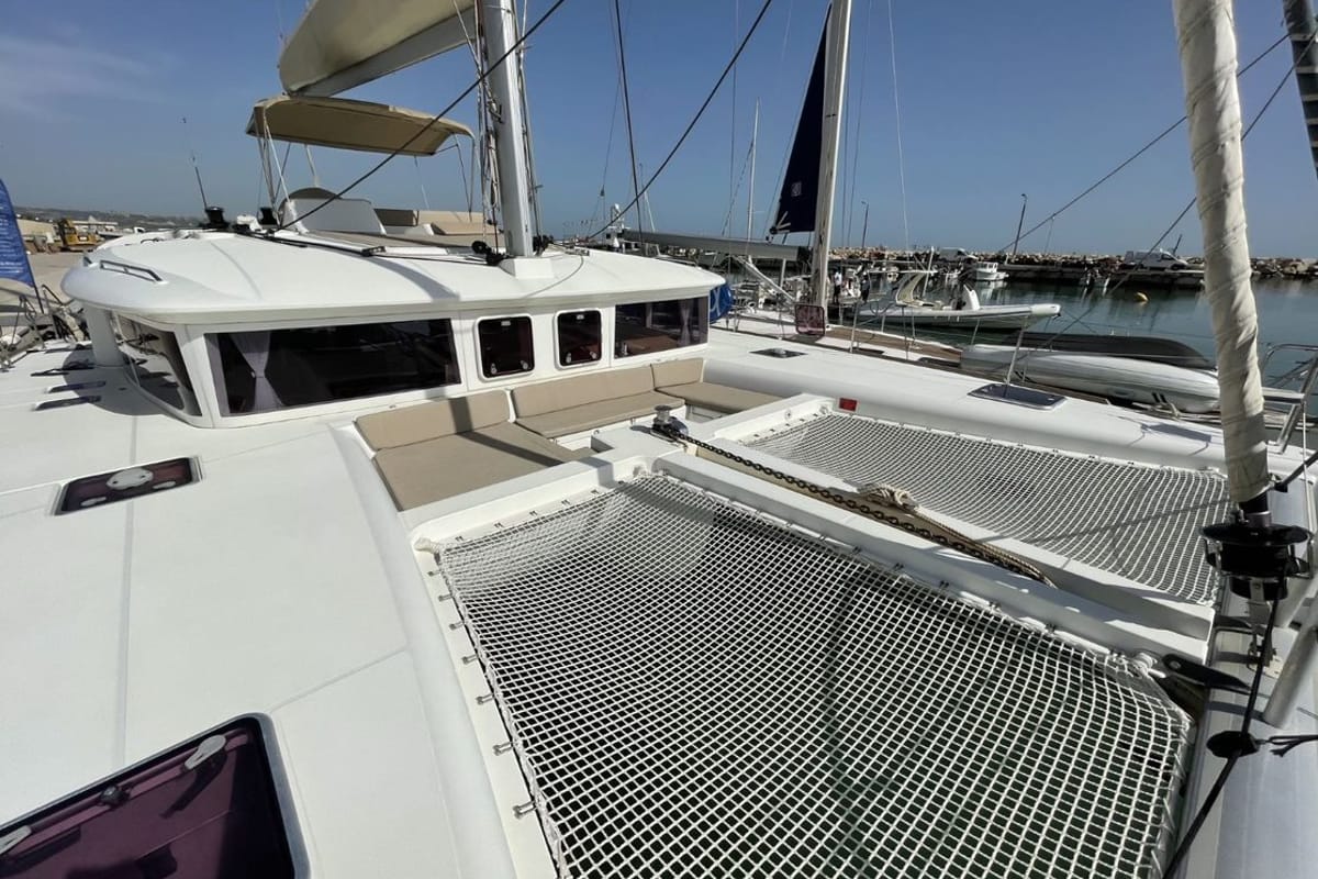 Deck of Zia Nella, a Lagoon 450 Fly catamaran at Grad Vis, Croatia
