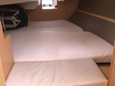 Cabin on Jylair, a Beneteau Oceanis 31 sailboat at Port Navalo, France