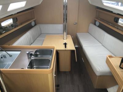Galley of Jylair, a Beneteau Oceanis 31 sailboat at Port Navalo, France