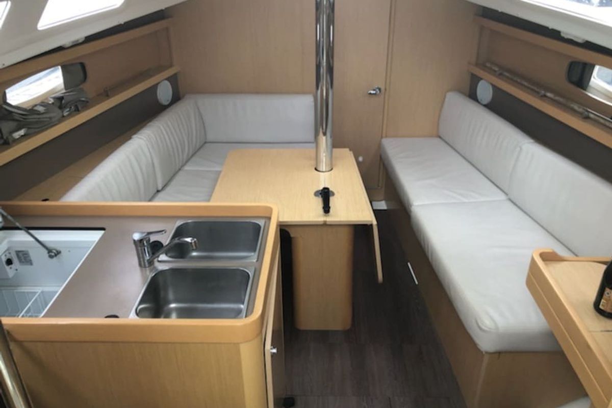 Galley of Jylair, a Beneteau Oceanis 31 sailboat at Port Navalo, France