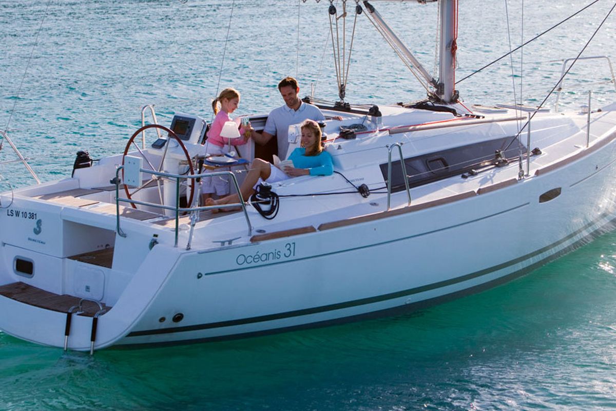 Exterior view of Jylair, a Beneteau Oceanis 31 sailboat at Port Navalo, France