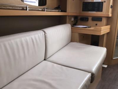 Salon of Jylair, a Beneteau Oceanis 31 sailboat at Port Navalo, France