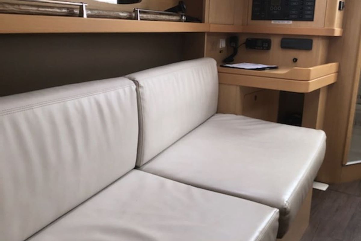 Salon of Jylair, a Beneteau Oceanis 31 sailboat at Port Navalo, France