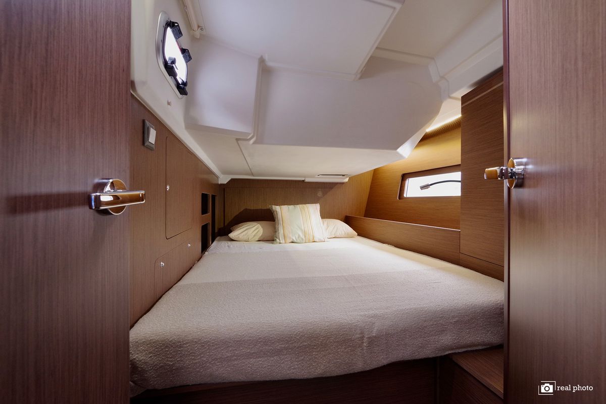 Cabin on Arianna - Water maker, Solar Panel, a Beneteau Oceanis 46.1 sailboat at Tonnarella, Italy