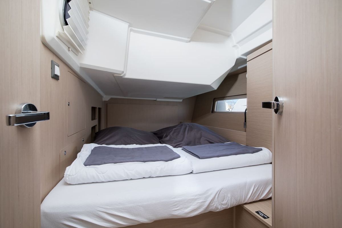 Cabin on Contessa di Mare, a Beneteau Oceanis 46.1 sailboat at Općina Medulin, Croatia