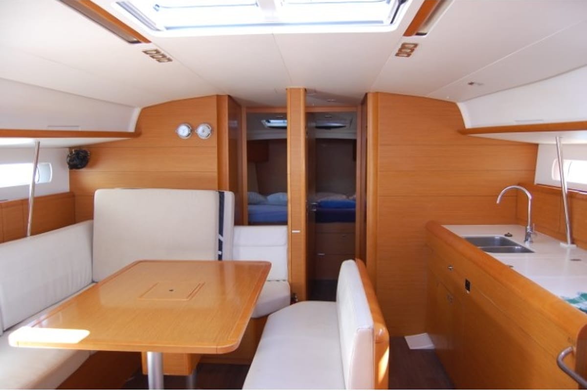 Salon of Alboran Champagne (Radazul), a Jeanneau Sun Odyssey 519 sailboat at El Rosario, Spain