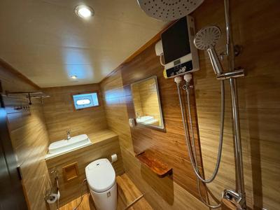 Head on North Seven Liveaboard, a Custom Made North Seven yacht at Malé, Maldives