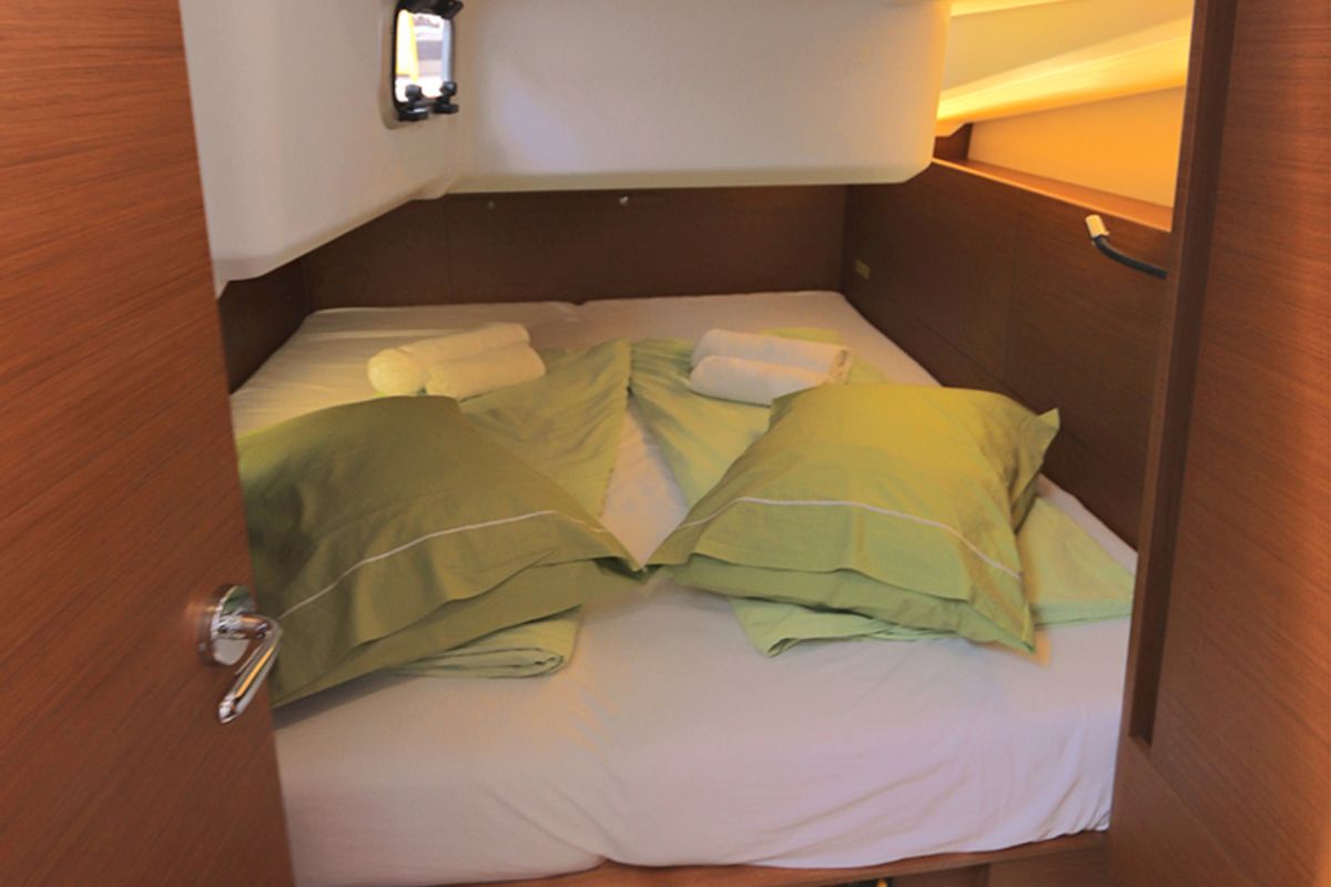 Cabin on Ermis, a Jeanneau Sun Odyssey 440 sailboat at Lavreotiki Municipal Unit, Greece