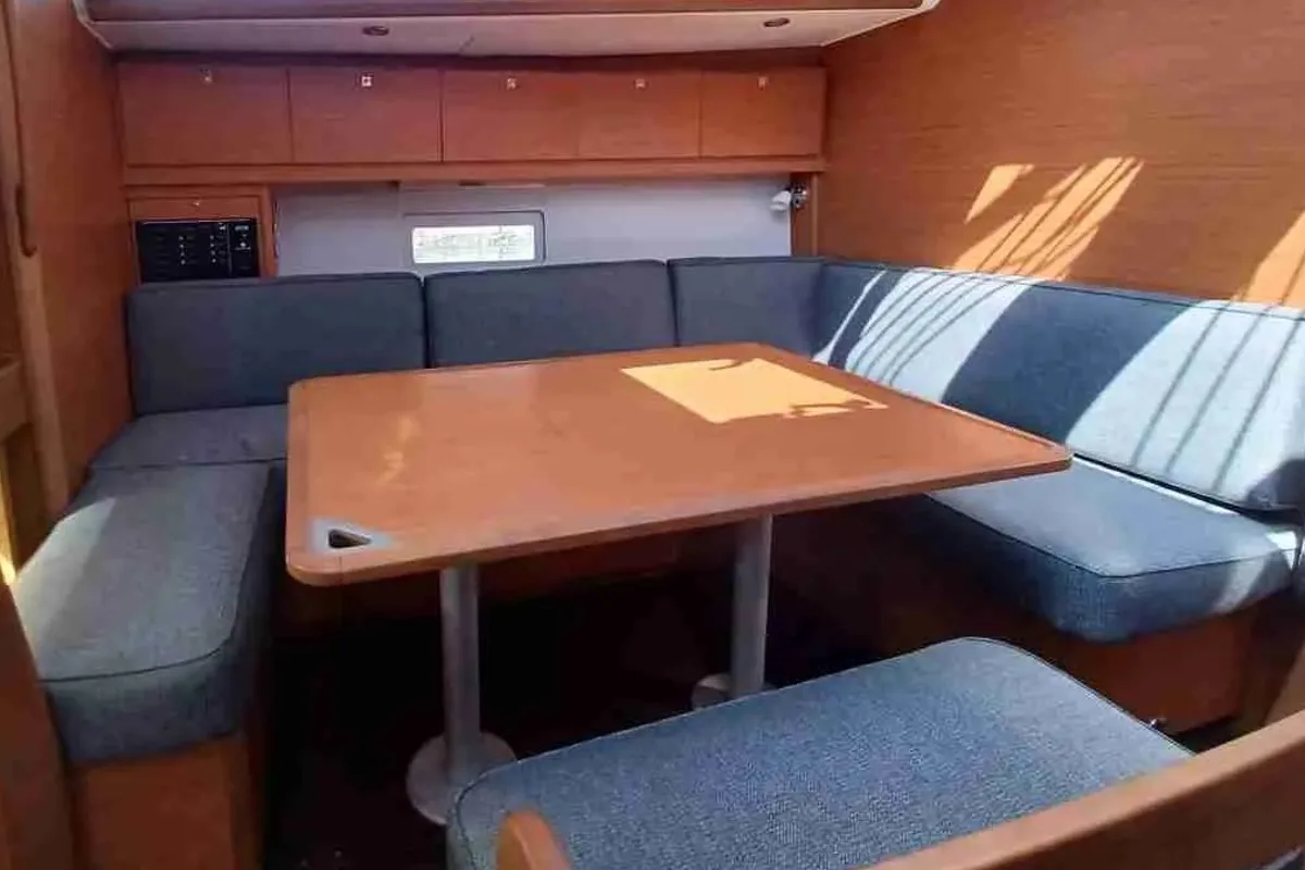 Salon of Sanluis Blues, a Dufour 430 sailboat at Rodi Garganico, Italy