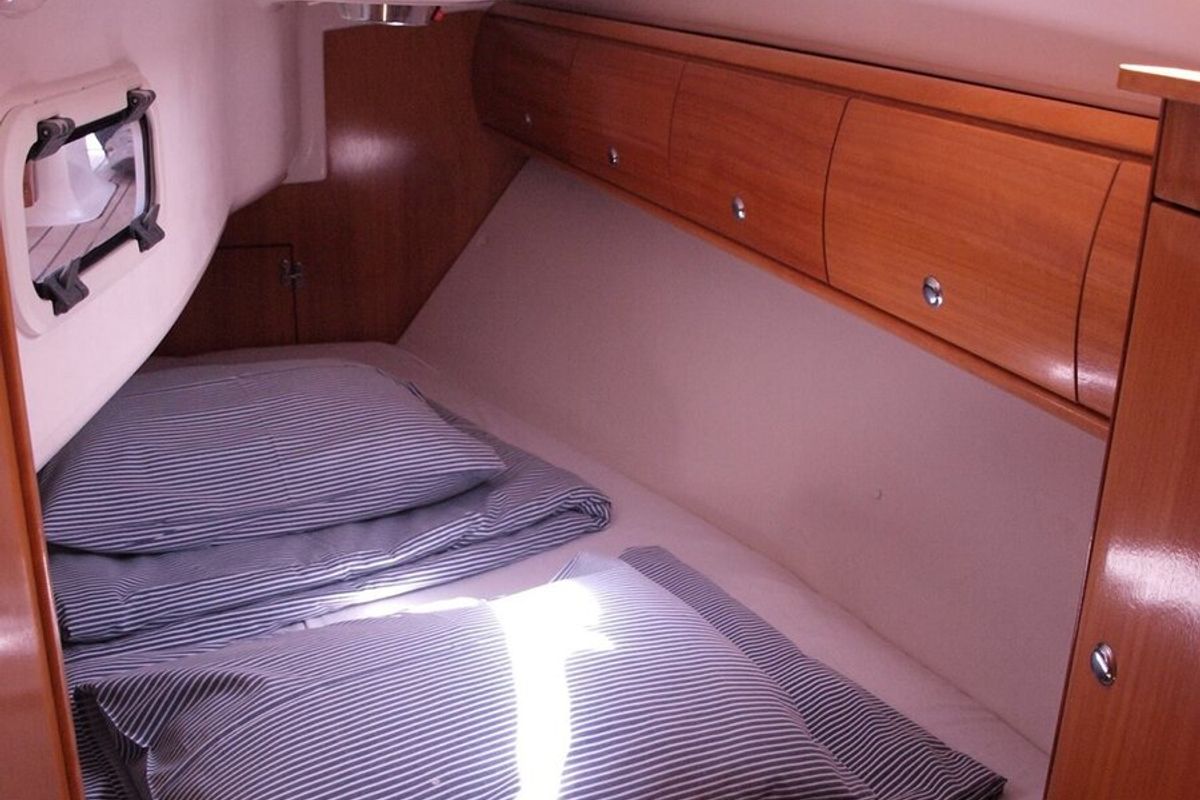 Cabin on Sea Star, a Bavaria 32 sailboat at Primošten, Croatia