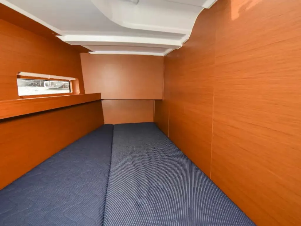 Cabin on New Horizons II, a Jeanneau Sun Loft 47 sailboat at La Favière, France