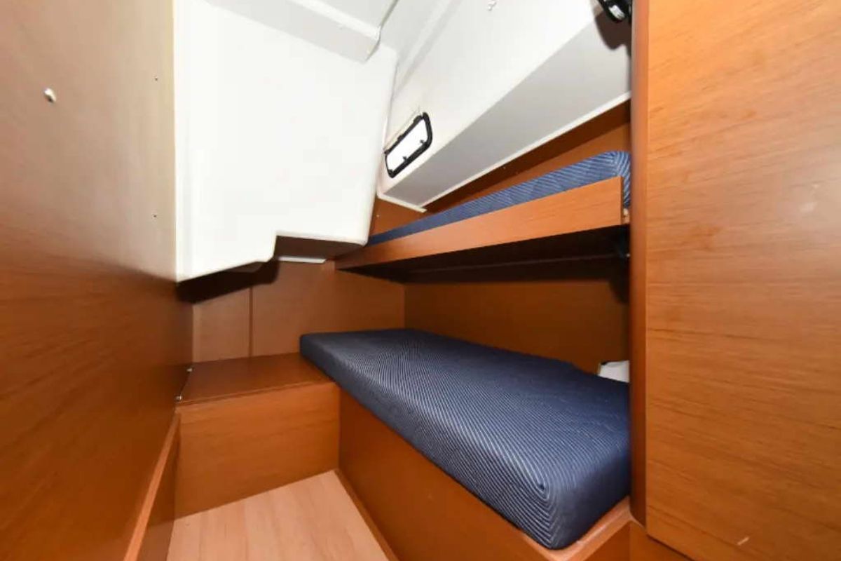 Cabin on New Horizons II, a Jeanneau Sun Loft 47 sailboat at La Favière, France