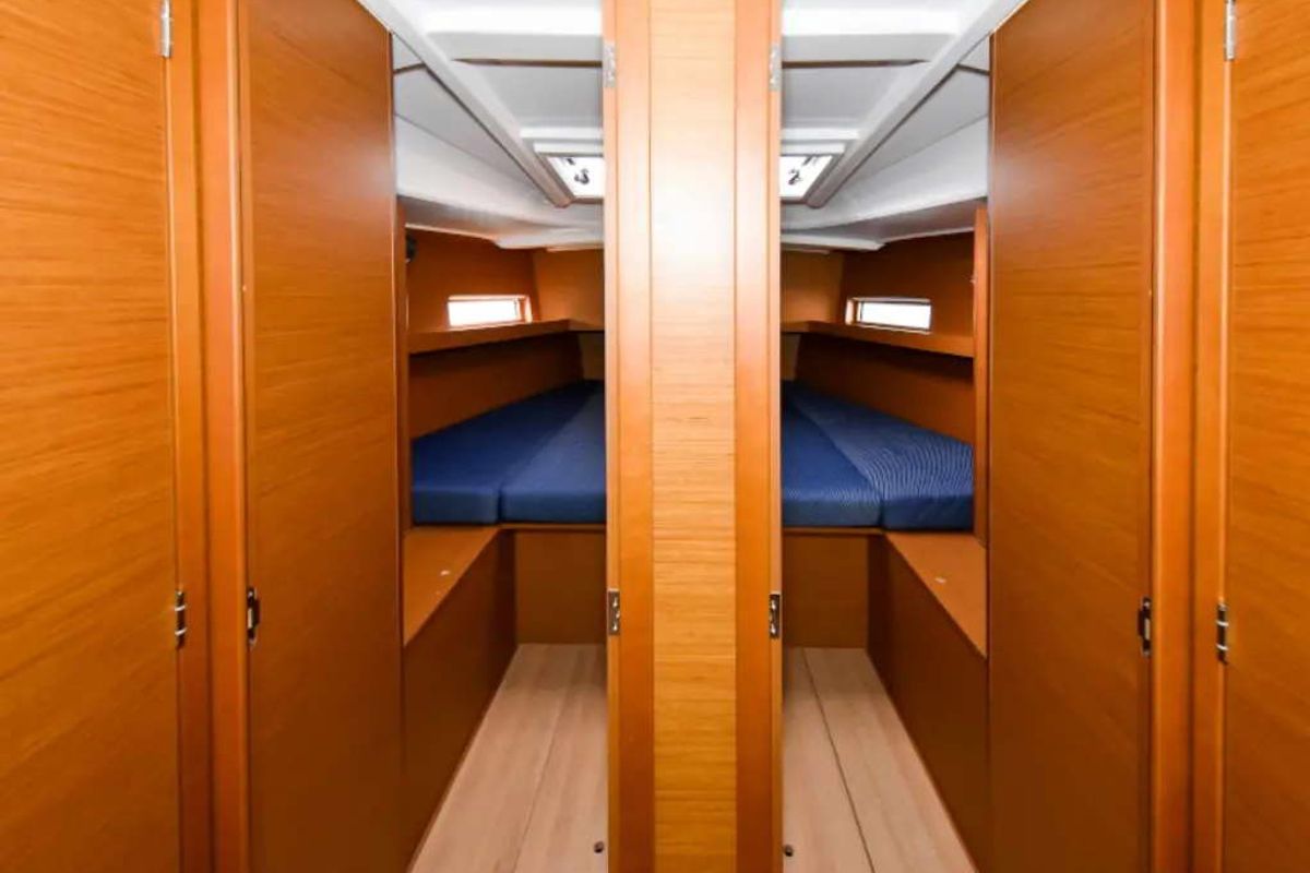 Cabin on New Horizons II, a Jeanneau Sun Loft 47 sailboat at La Favière, France
